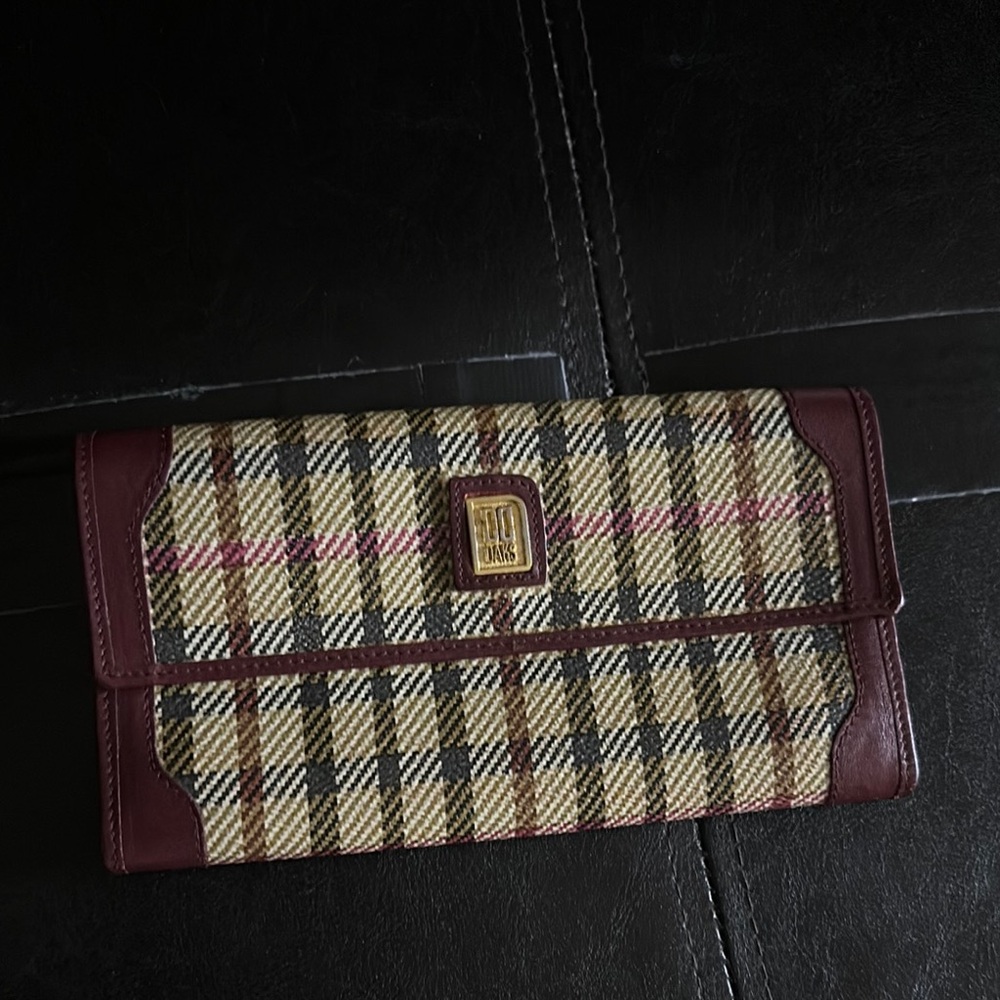 Preloved Daks long wallet